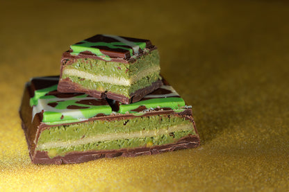 Fancy Pistazien Marzipan Schokolade Dessert von Trevia mit Pistaziencreme und Marzipanfüllung